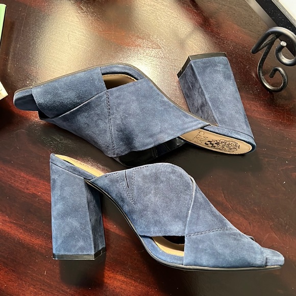 NWOT Vince Camuto Jevan Suede Shoes - Picture 12 of 12